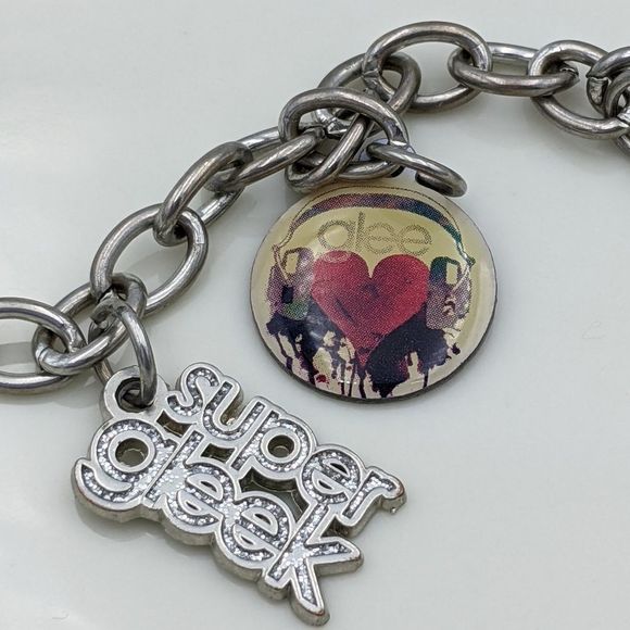 Glee Silver Tone Charm Bracelet Super Gleek - Picture 5 of 9